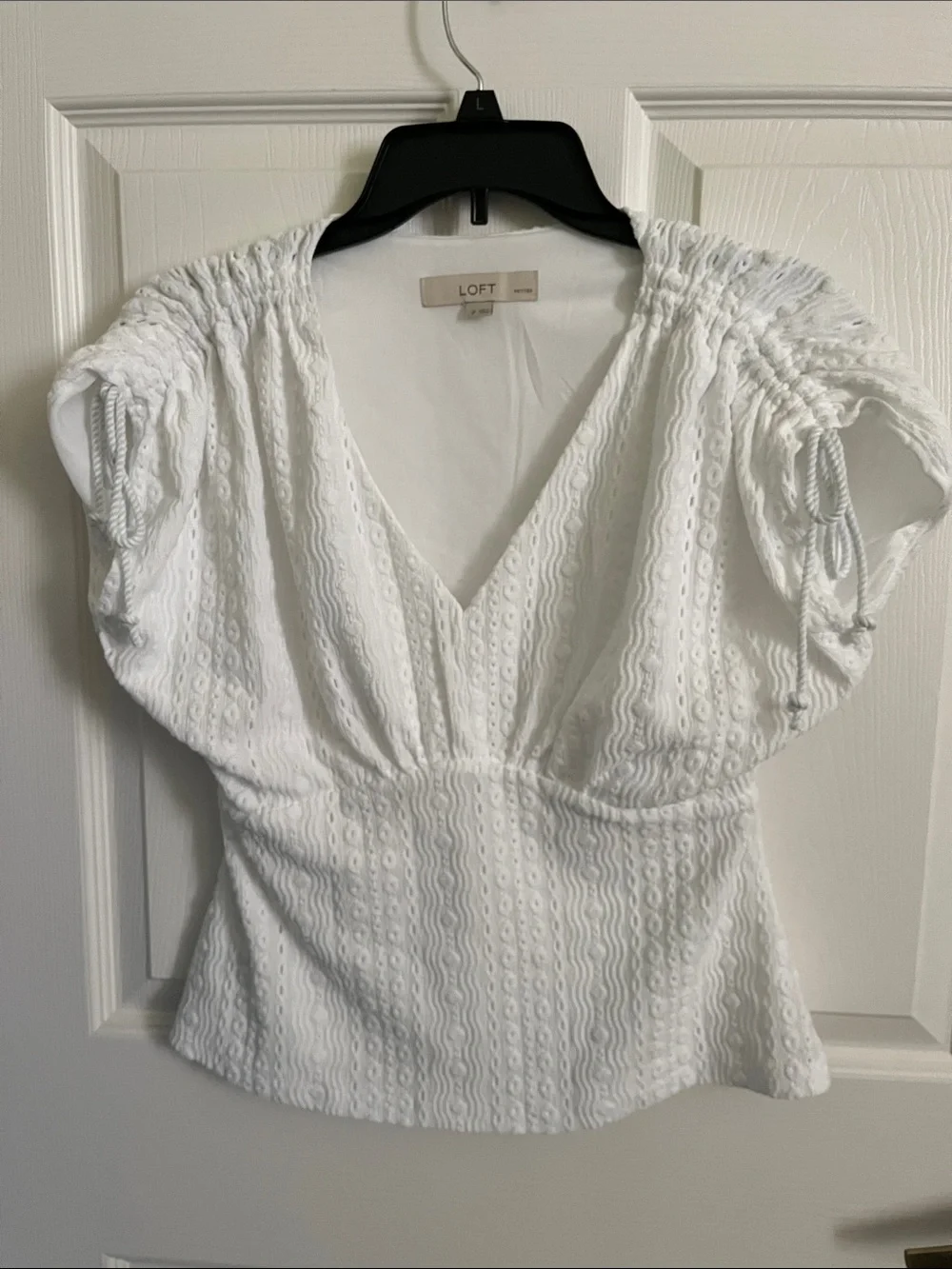 LOFT White Eyelet V-Neck Puff Sleeve Peplum Top